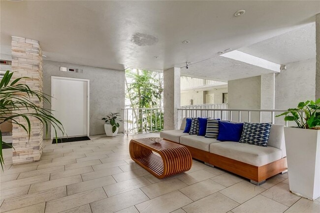 Building Photo - 500 N Osceola Ave