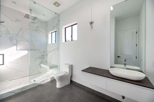 Building Photo - Longwood