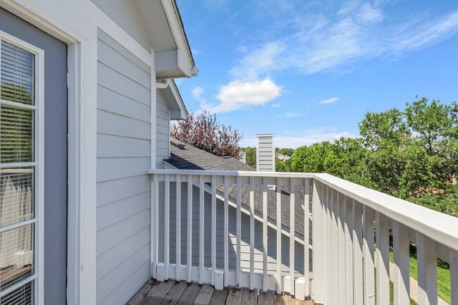 Building Photo - $2,540.95- 3 Bed, 3 Bath Townhome in Aurora with Central AC, In Unit Laundry and Patio Space!