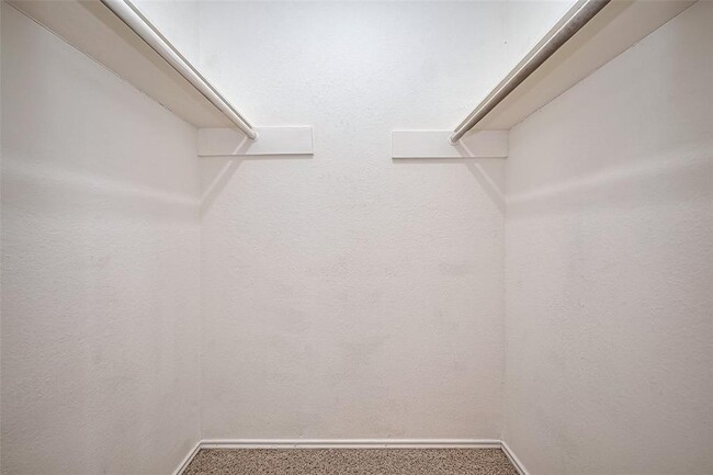 Building Photo - 2339 Loyanne Dr