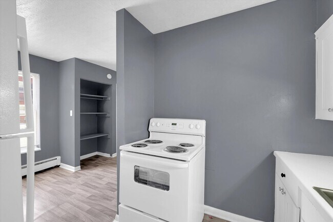 Building Photo - Spacious 1–3 Bedroom Apartments in South Louisville | Cedar Chase