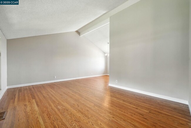 Building Photo - 267 Duperu Dr