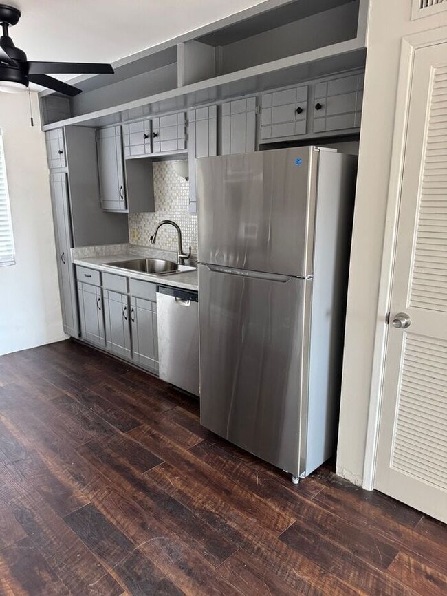 Building Photo - Charming 2 bedroom 1 bath