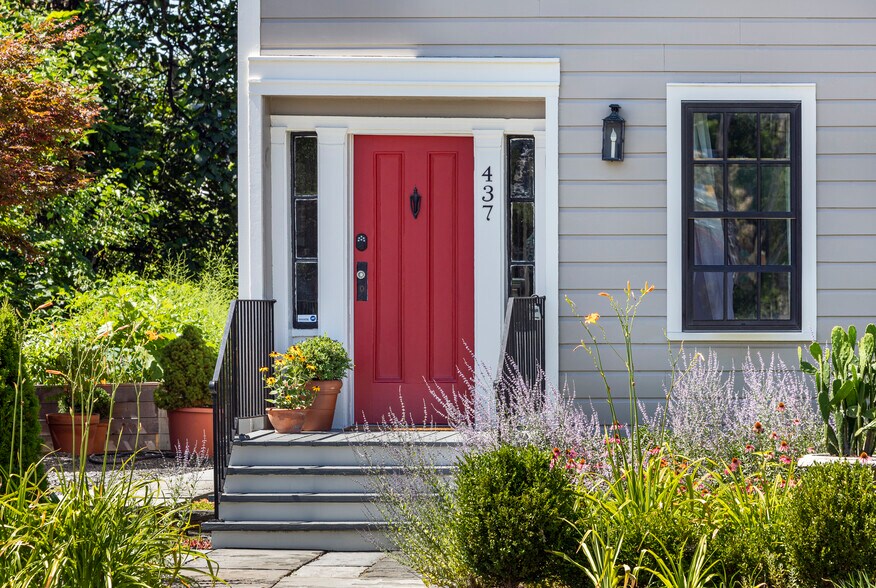 Building Photo - 437 State St