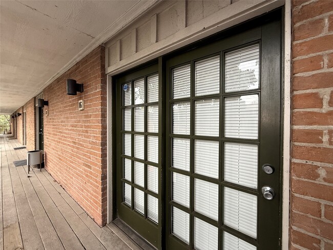 Building Photo - 1801 Cortlandt St