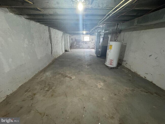 Building Photo - 5835 Catharine St