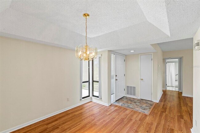 Building Photo - 41 Hembury Ln