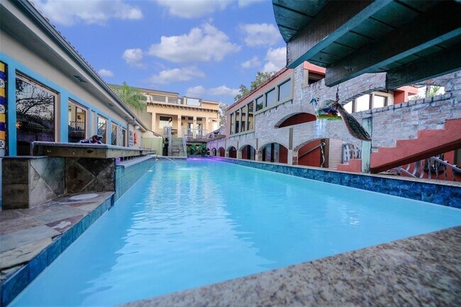 Building Photo - 614 Pine Gully Rd