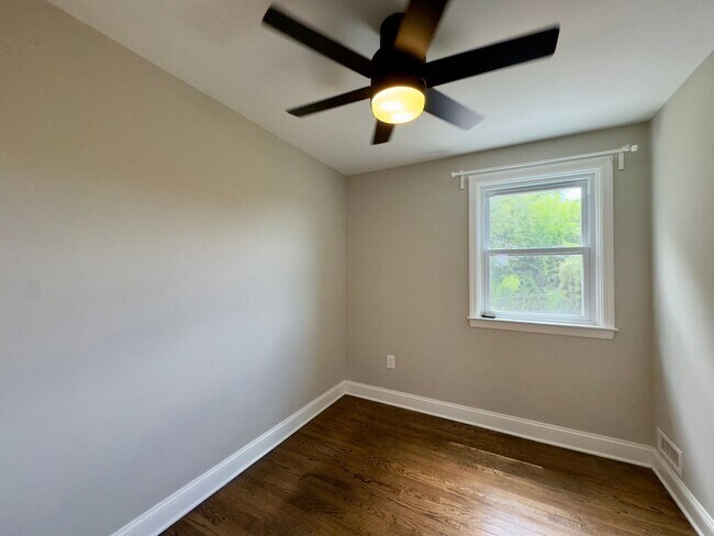 Building Photo - 205 Sipple Ave