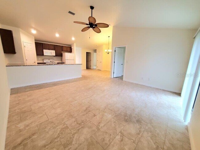 Building Photo - 1192 Oceanic Rd