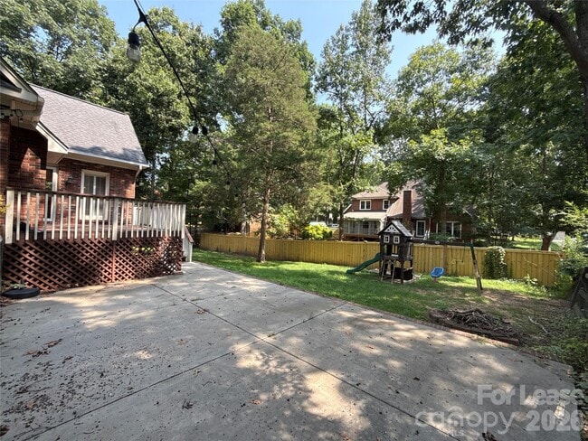 Building Photo - 2649 Willowbrook Dr