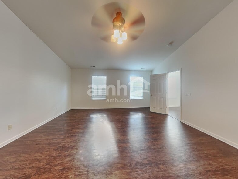 Building Photo - 6923 Babbling Brook Ln