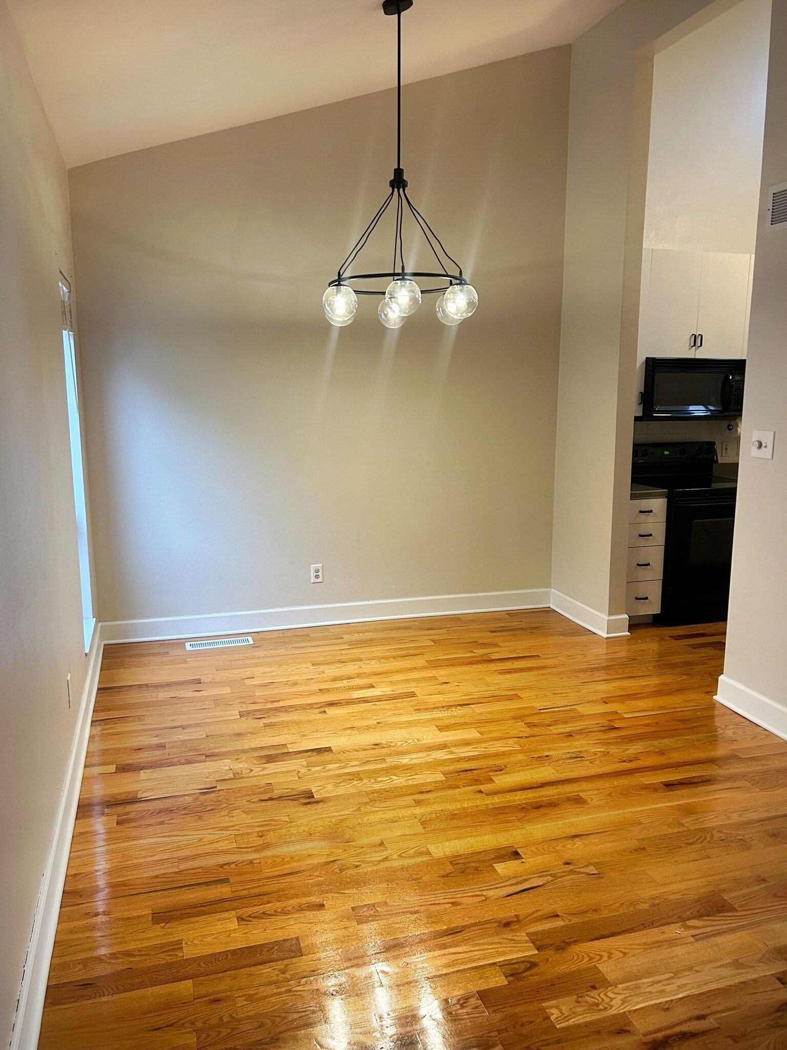 Building Photo - 663 Hiddenwood Ct