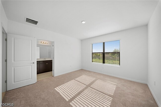 Building Photo - 270 Silent Lk Dr