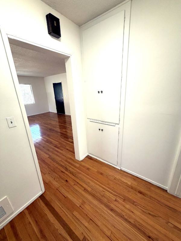 Building Photo - 807 3rd St