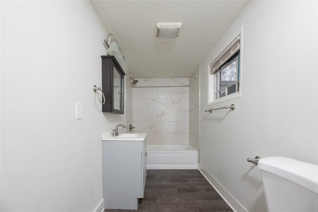 Building Photo - 144 Adams St