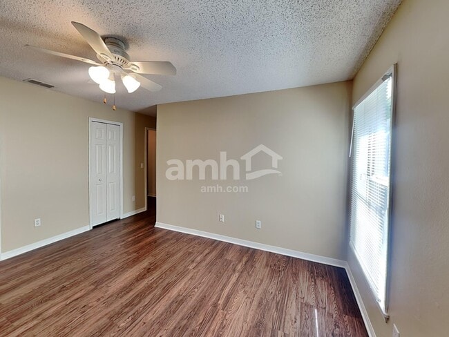 Building Photo - 333 Bay St