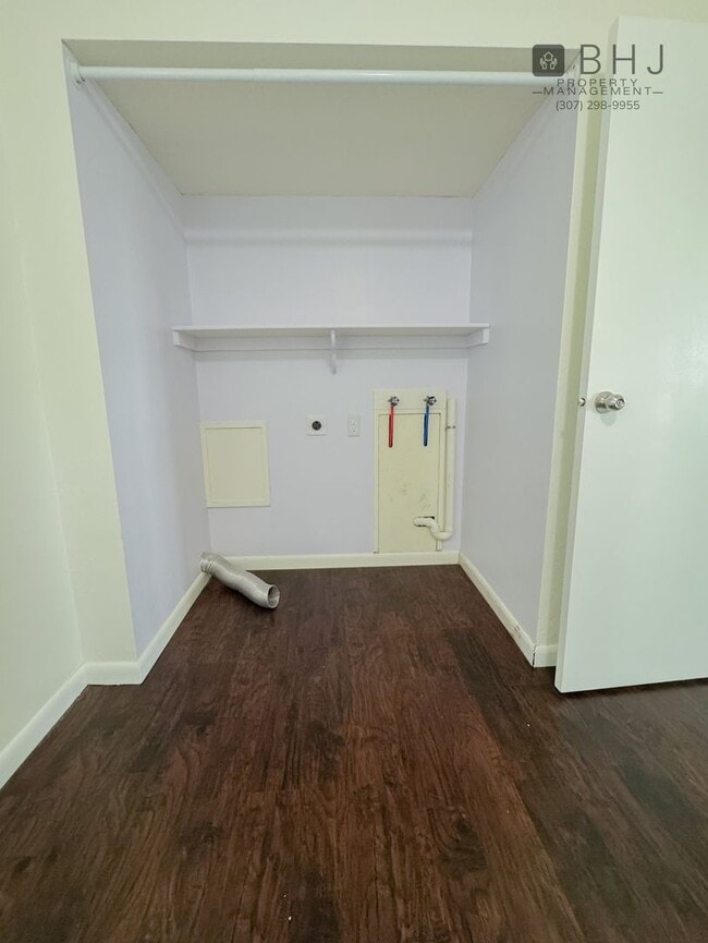 Building Photo - Pet Friendly 2 bed/ 2 bath single family h...