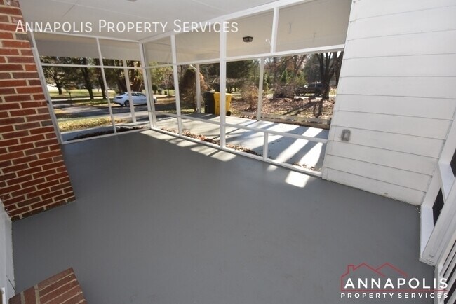 Building Photo - 817 Cedarcroft Dr