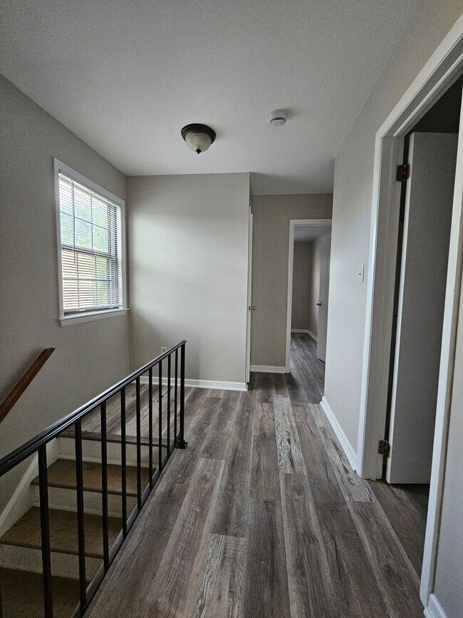 Building Photo - 3 Bedroom 1.5  bathroom End unit Townhouse near Bethlehem Catholic High School.