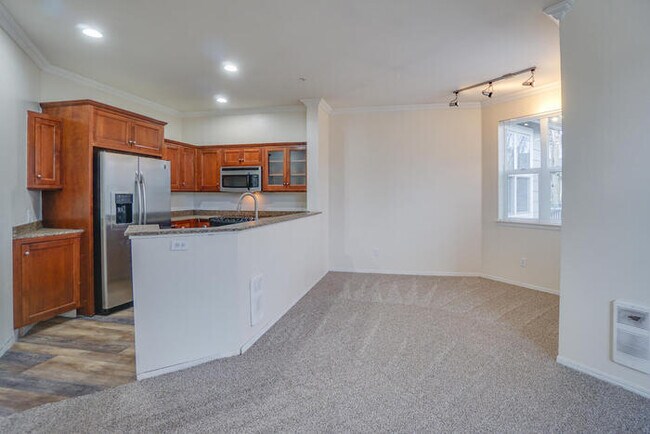 Building Photo - BEAUTIFUL CONDO ON THE COLUMBIA RIVER
