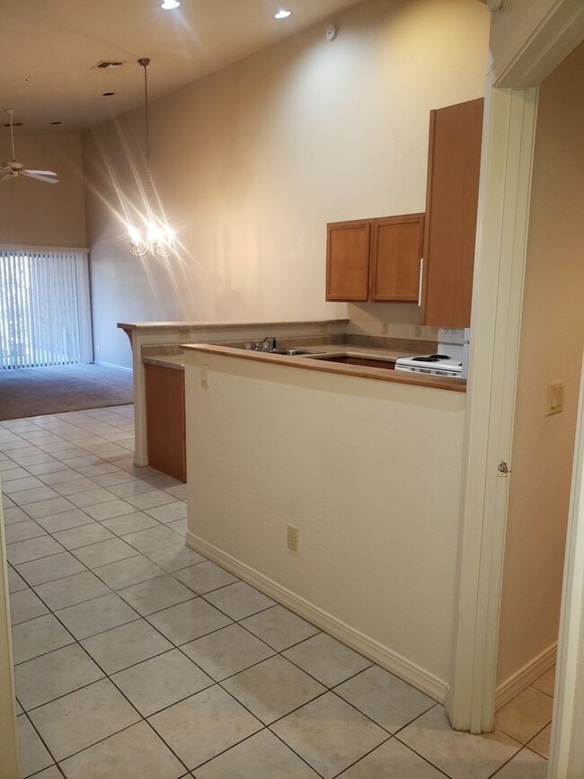 Building Photo - 2 bed / 2 bath - 2 car attached garage