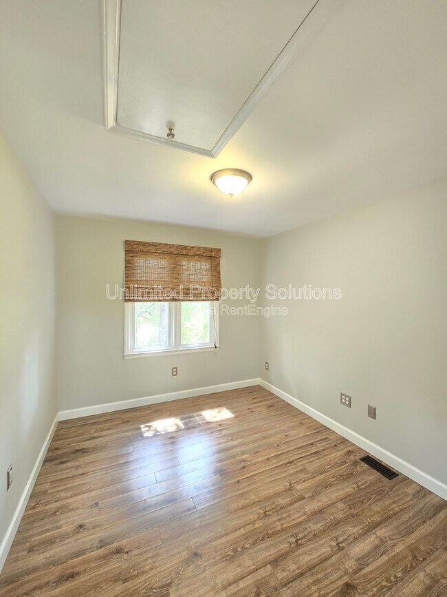 Building Photo - 106 Hillsdale Dr