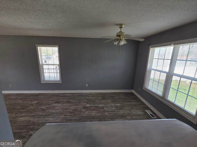 Building Photo - 629 Hanson St