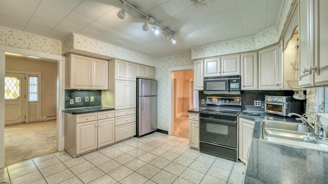 Building Photo - 549 Tuckahoe Rd