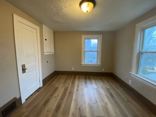 Building Photo - Pet-Friendly 3BR Home • Updated Kitchen • Fenced Yard • Garage