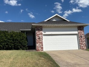 Building Photo - 802-804-804 Pinhook Dr