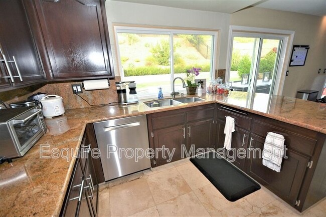 Building Photo - 6519 Bayberry St