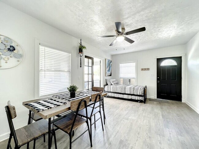 Primary Photo - 1829 Hollenbeck Dr