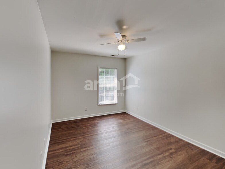 Building Photo - 9823 Jeanette Cir