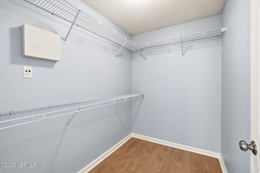 Building Photo - 400 Sandiron Cir