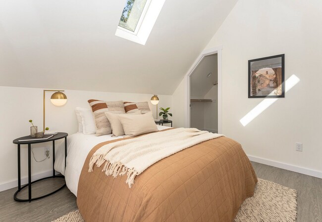 Building Photo - 508 4th Ave