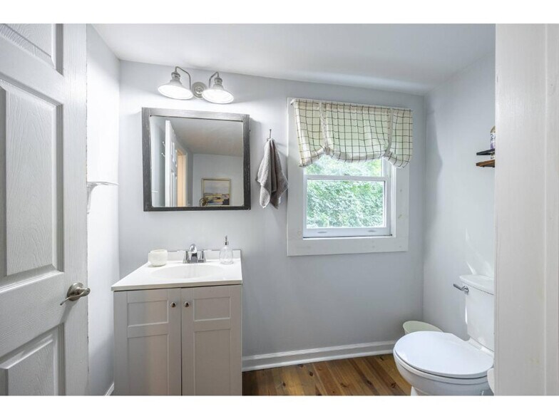 Building Photo - 145 Griffeth St