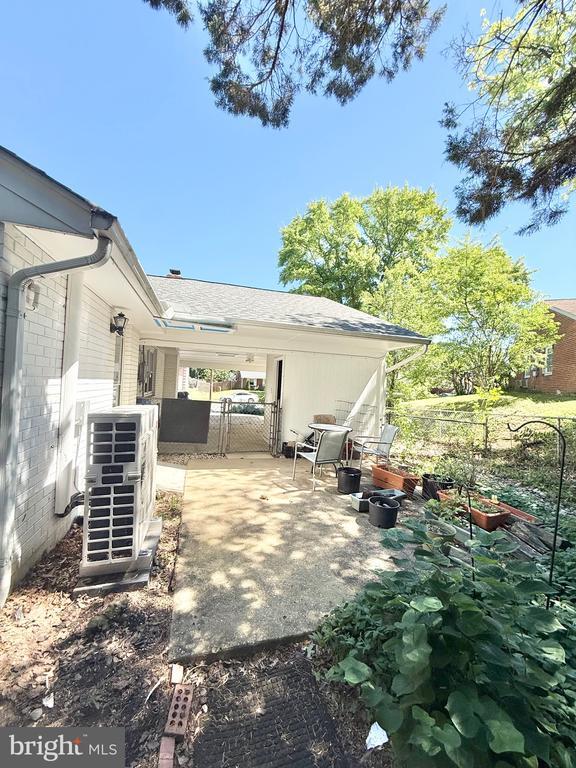 Building Photo - 6219 Yellowstone Dr