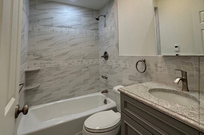 Building Photo - 207 Court St