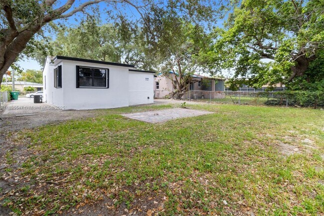Building Photo - 1325 NW 51st St