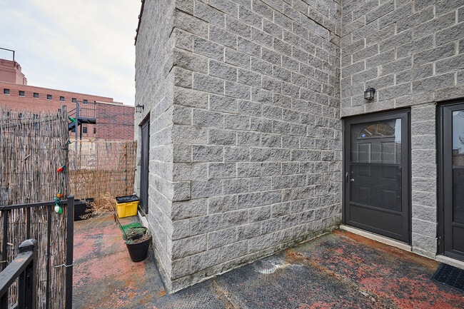 Building Photo - 2436 W Cortez St