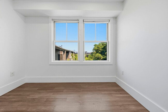 Building Photo - 10R Spring Garden St