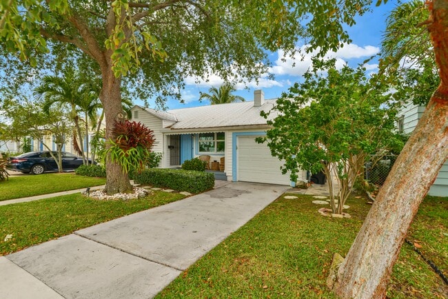 Building Photo - 1517 N Palmway