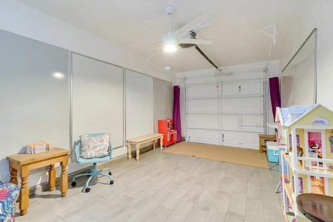 Building Photo - 1208 E 3rd St