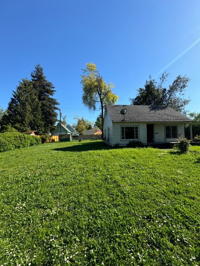 Building Photo - Charming Springfield Home