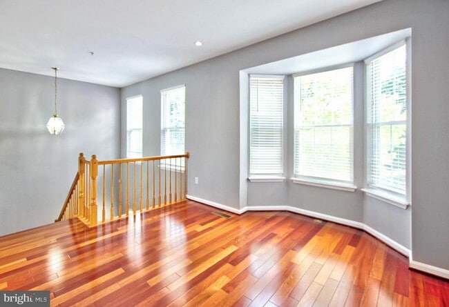 Building Photo - 9902 Woodview Dr