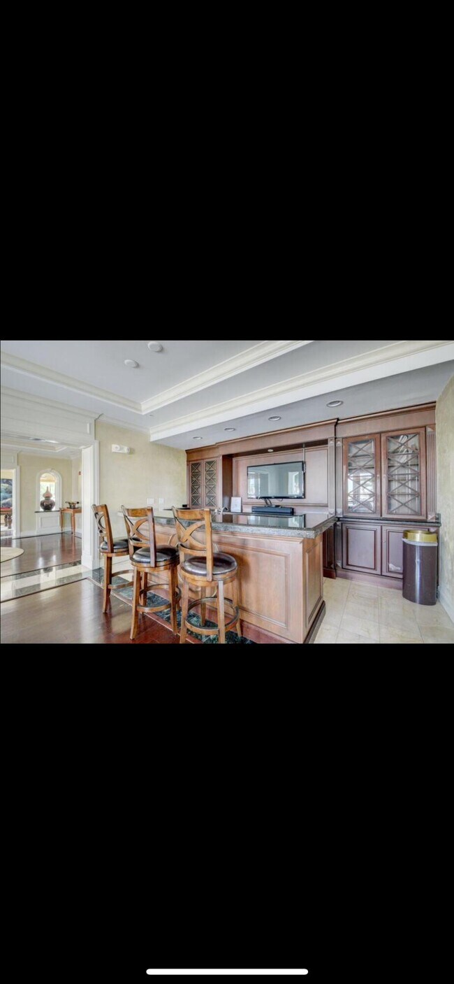 Building Photo - 802 W Windward Way