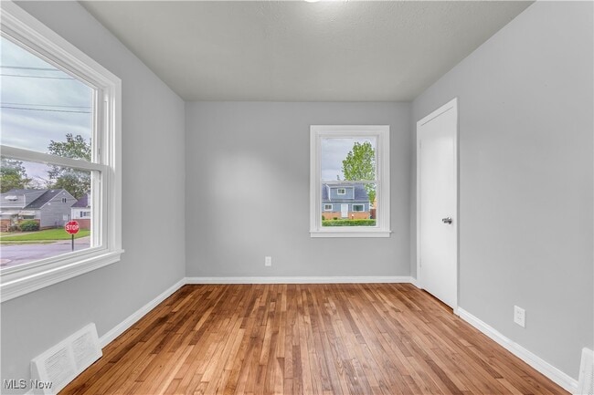 Building Photo - 4472 E 156th St