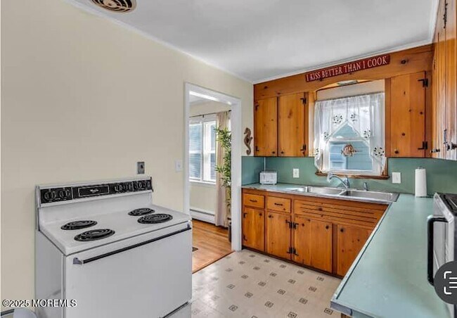 Building Photo - 321 16th Ave