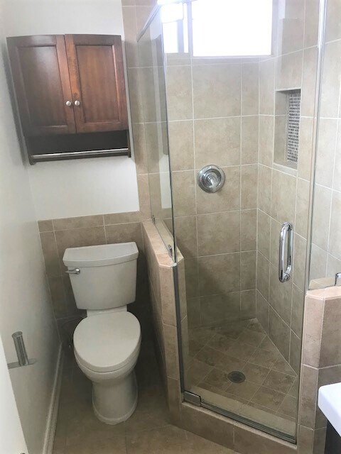 Building Photo - 623 N Juanita Ave